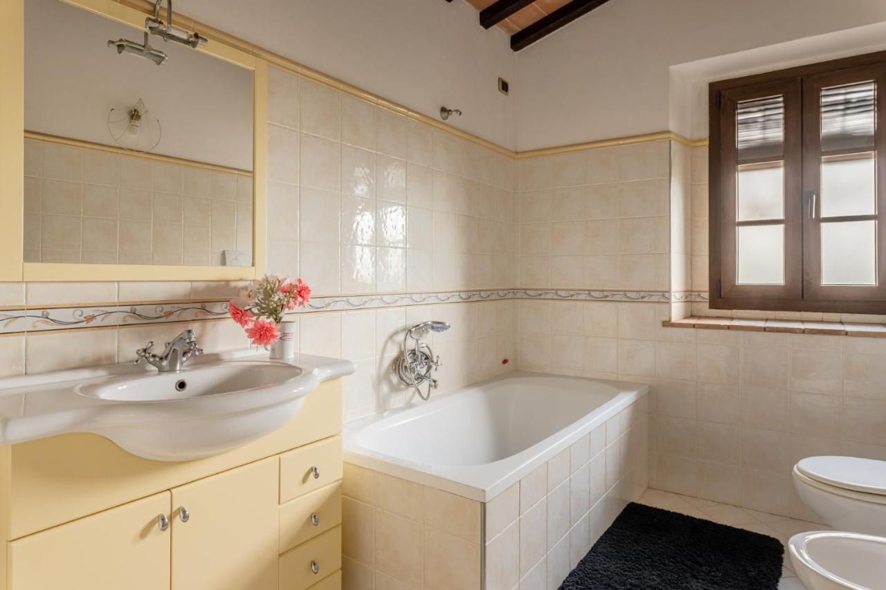 Casa Vecchia Rooms And Parking Gambassi Terme Exterior foto