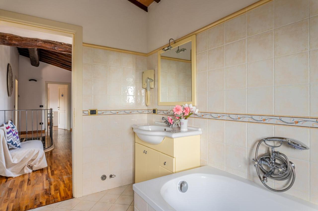 Casa Vecchia Rooms And Parking Gambassi Terme Exterior foto
